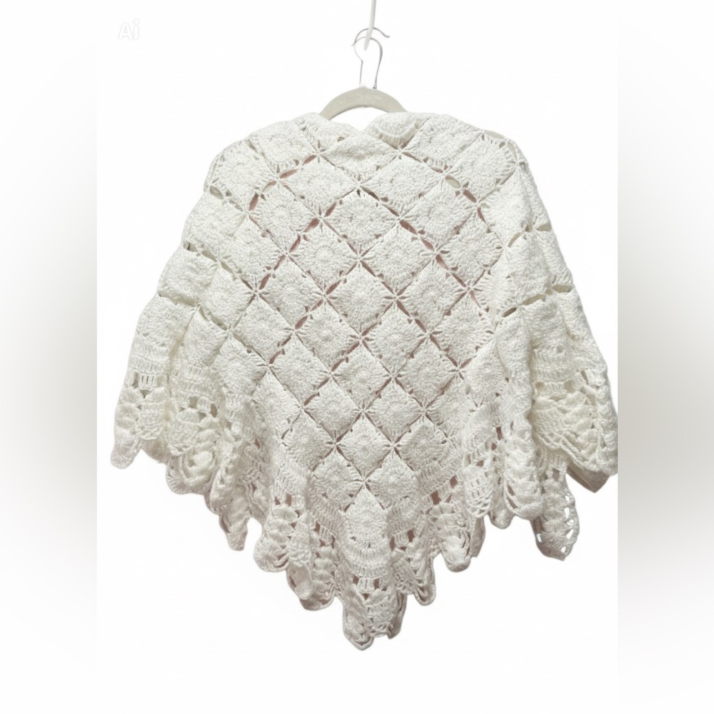 Vintage handmade white crochet Shaw - Picture 2 of 5